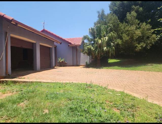 3 BEDROOM HOUSE FOR SALE IN KEMPTON PARK AH